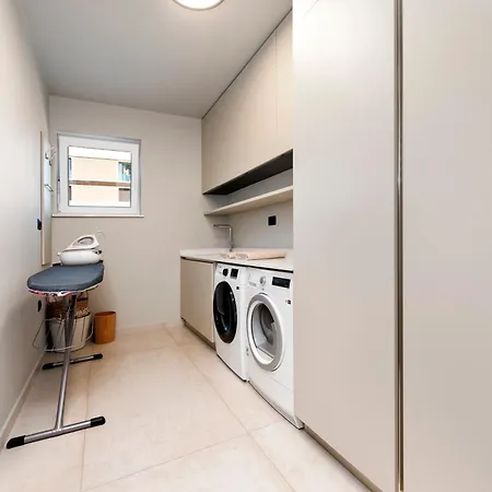 4r Royal Rojnic 2 Apartment *