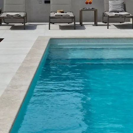 Apartment 4r Royal Rojnic 2
