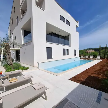 4r Royal Rojnic 2 Apartment *