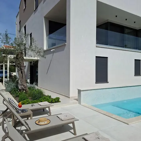 Apartment 4r Royal Rojnic 2 *