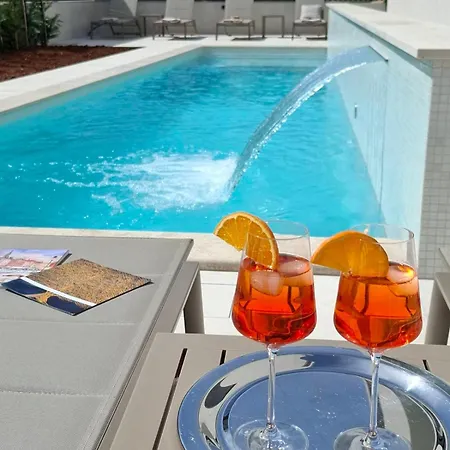 Apartment 4r Royal Rojnic 2