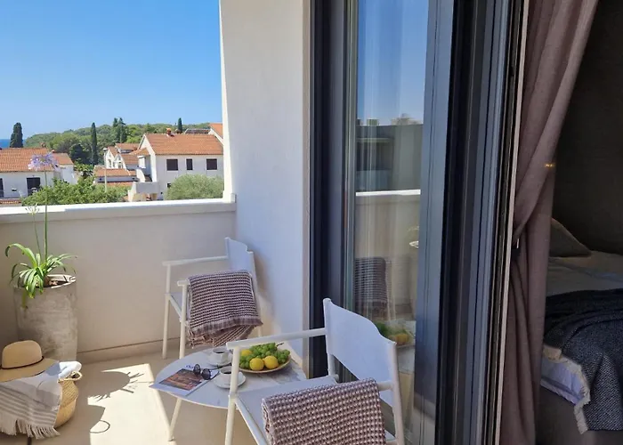 Apartment 4r Royal Rojnic 2 *