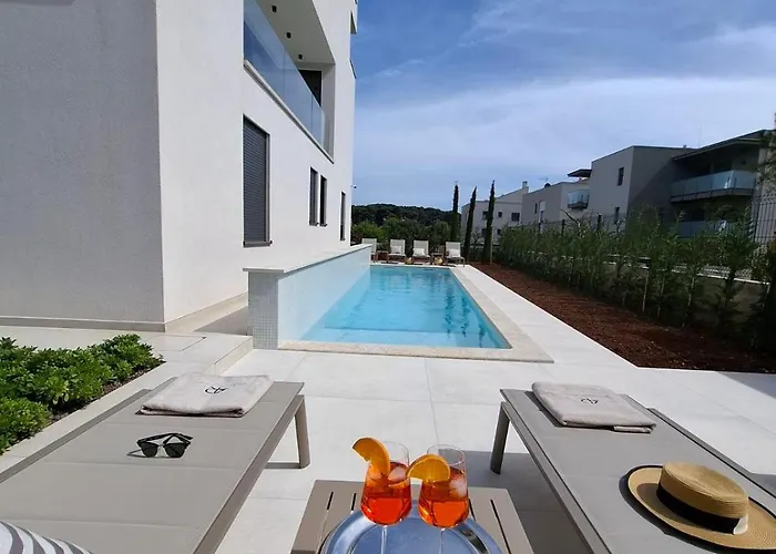 4r Royal Rojnic 2 Apartment