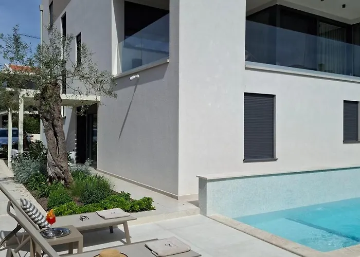 Apartment 4r Royal Rojnic 2 *